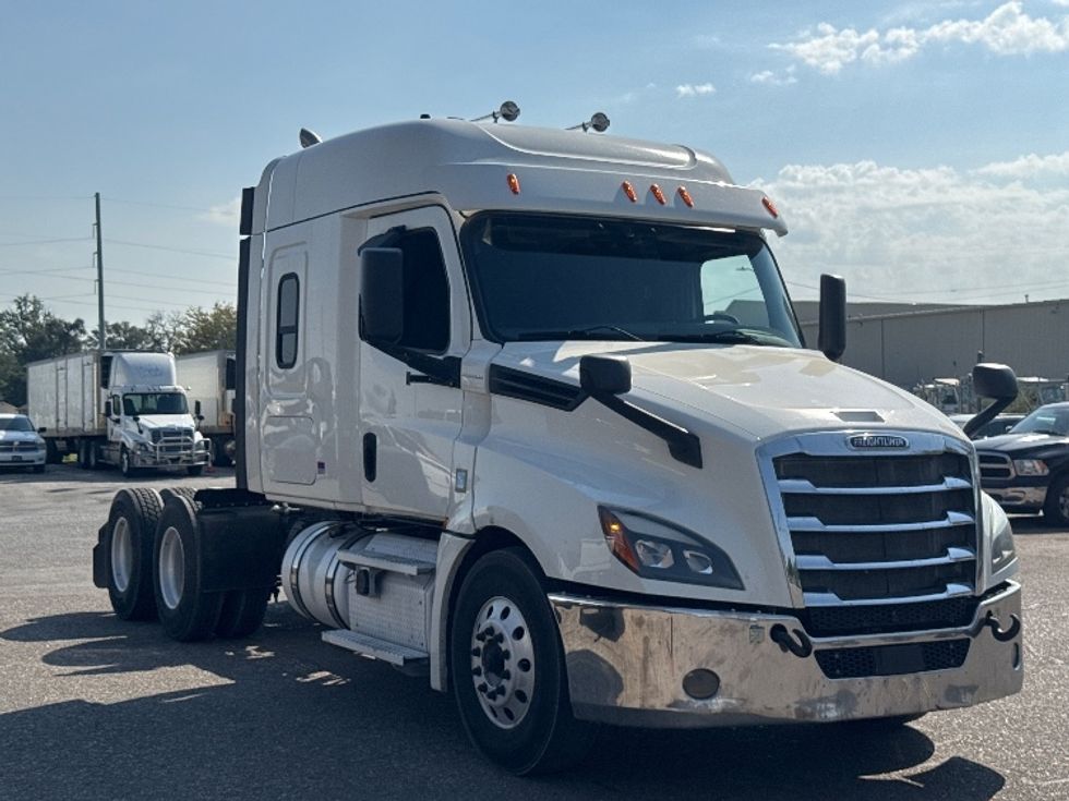 Sleeper Tractor-Heavy Duty Tractors-Freightliner-2020-T12664ST-Omaha-NE-457,368\n\t\tmiles-$ 66,750 - Image 1