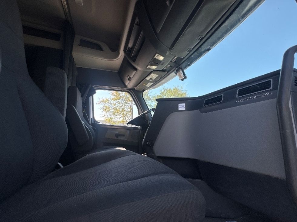 Sleeper Tractor-Heavy Duty Tractors-Freightliner-2020-T12664ST-Omaha-NE-457,368\n\t\tmiles-$ 66,750 - Image 13