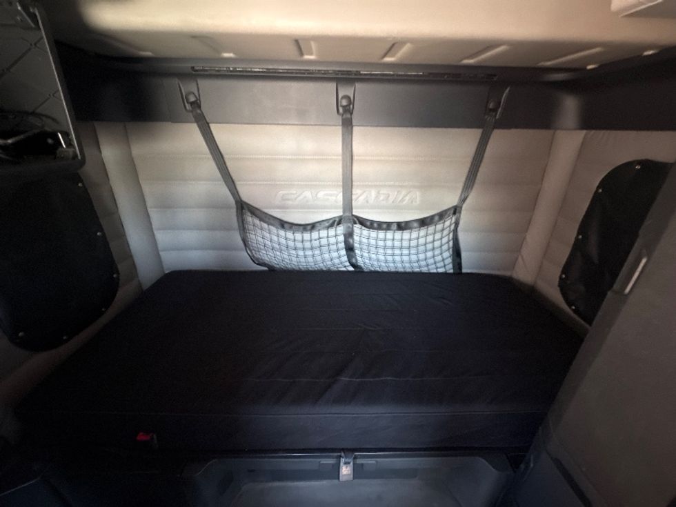 Sleeper Tractor-Heavy Duty Tractors-Freightliner-2020-T12664ST-Omaha-NE-457,368\n\t\tmiles-$ 66,750 - Image 16