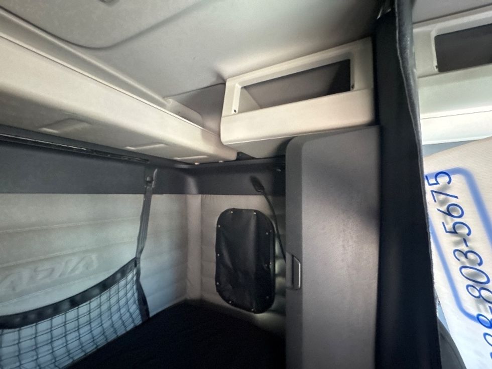 Sleeper Tractor-Heavy Duty Tractors-Freightliner-2020-T12664ST-Omaha-NE-457,368\n\t\tmiles-$ 66,750 - Image 18