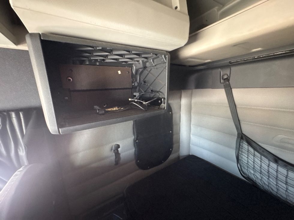 Sleeper Tractor-Heavy Duty Tractors-Freightliner-2020-T12664ST-Omaha-NE-457,368\n\t\tmiles-$ 66,750 - Image 19