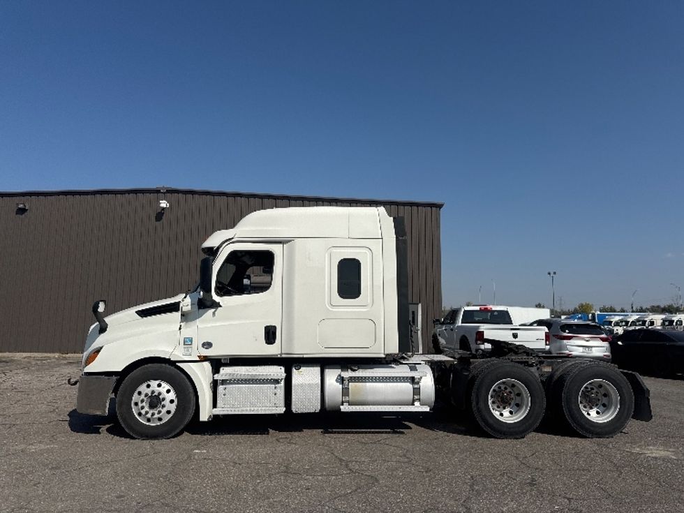 Sleeper Tractor-Heavy Duty Tractors-Freightliner-2020-T12664ST-Omaha-NE-457,368\n\t\tmiles-$ 66,750 - Image 4