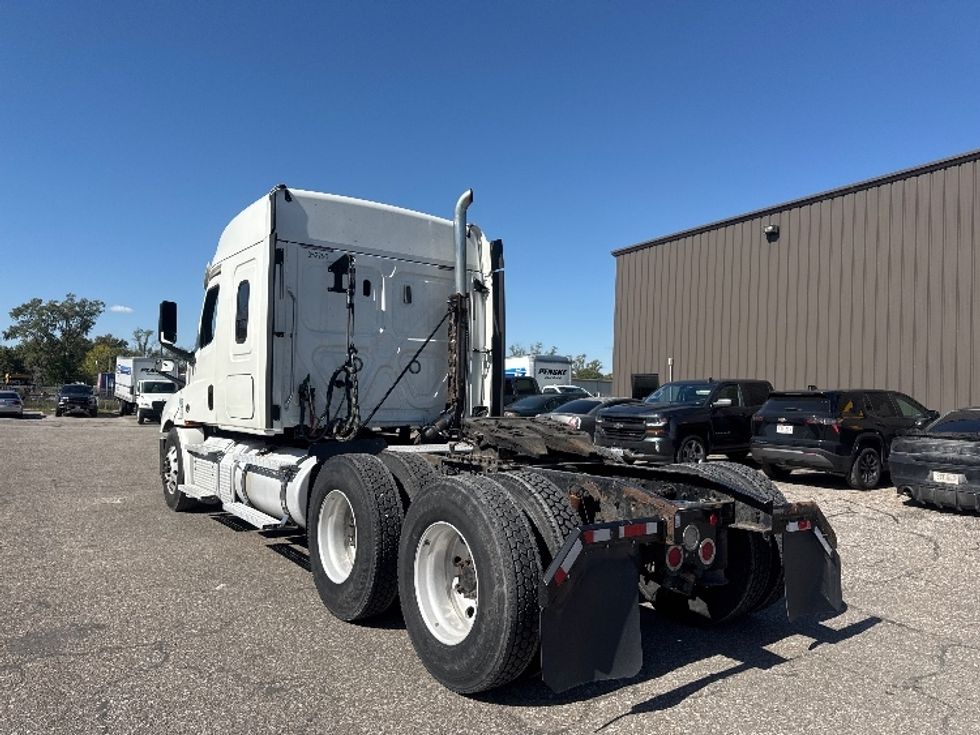 Sleeper Tractor-Heavy Duty Tractors-Freightliner-2020-T12664ST-Omaha-NE-457,368\n\t\tmiles-$ 66,750 - Image 5