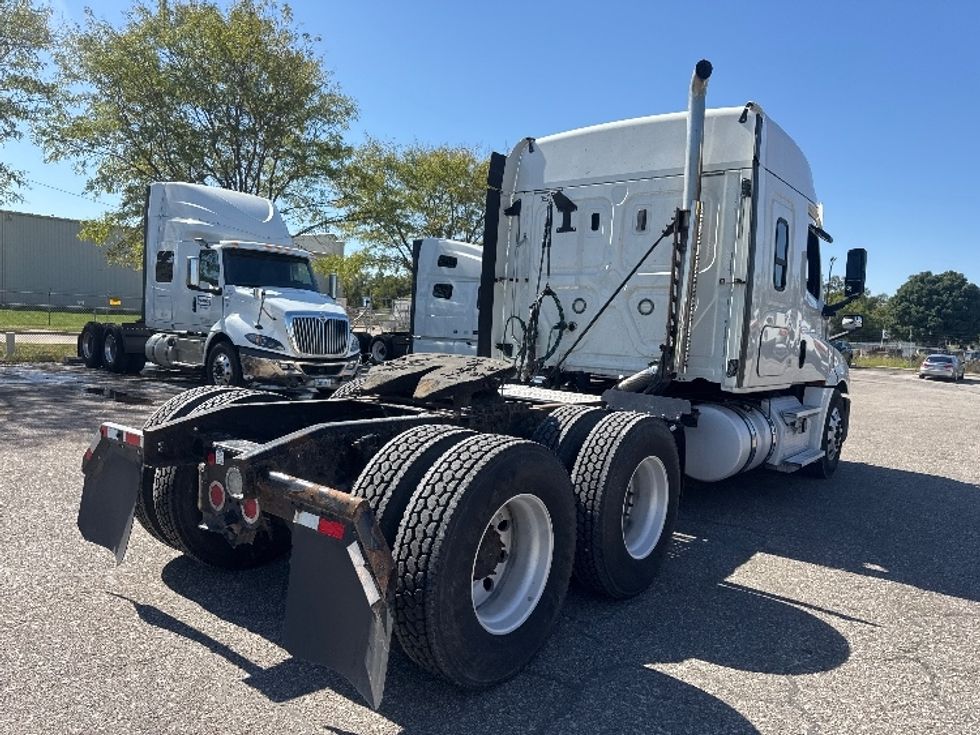 Sleeper Tractor-Heavy Duty Tractors-Freightliner-2020-T12664ST-Omaha-NE-457,368\n\t\tmiles-$ 66,750 - Image 7