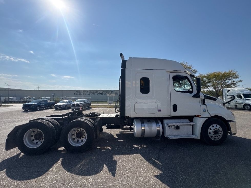 Sleeper Tractor-Heavy Duty Tractors-Freightliner-2020-T12664ST-Omaha-NE-457,368\n\t\tmiles-$ 66,750 - Image 8