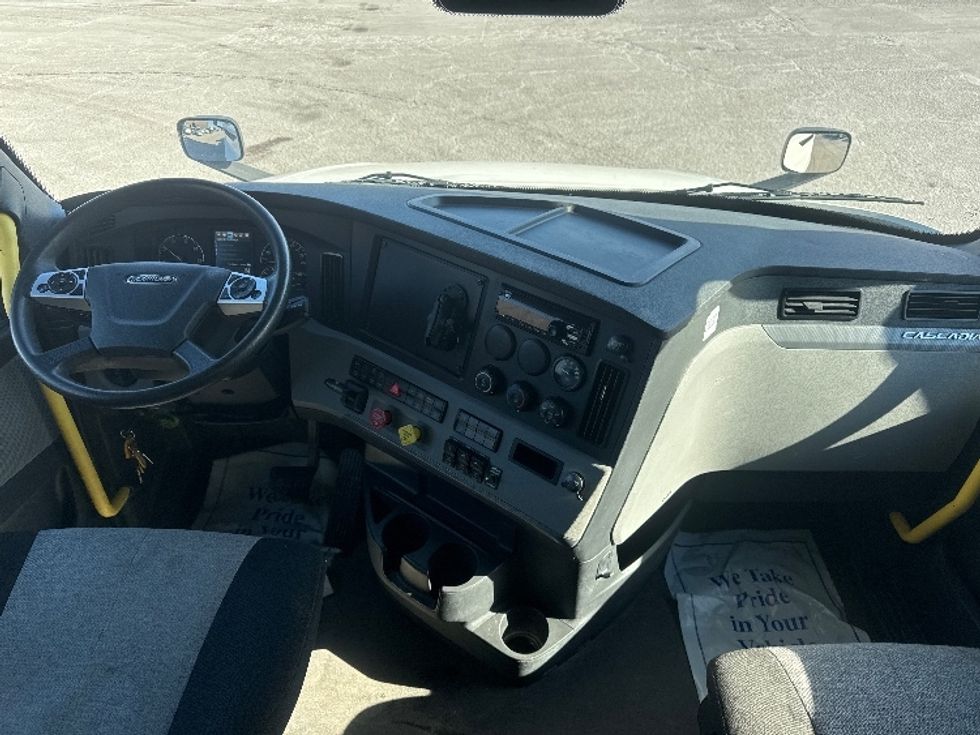 Sleeper Tractor-Heavy Duty Tractors-Freightliner-2020-T12664ST-Omaha-NE-479,470\n\t\tmiles-$ 60,000 - Image 12