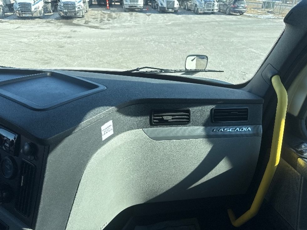 Sleeper Tractor-Heavy Duty Tractors-Freightliner-2020-T12664ST-Omaha-NE-479,470\n\t\tmiles-$ 60,000 - Image 14