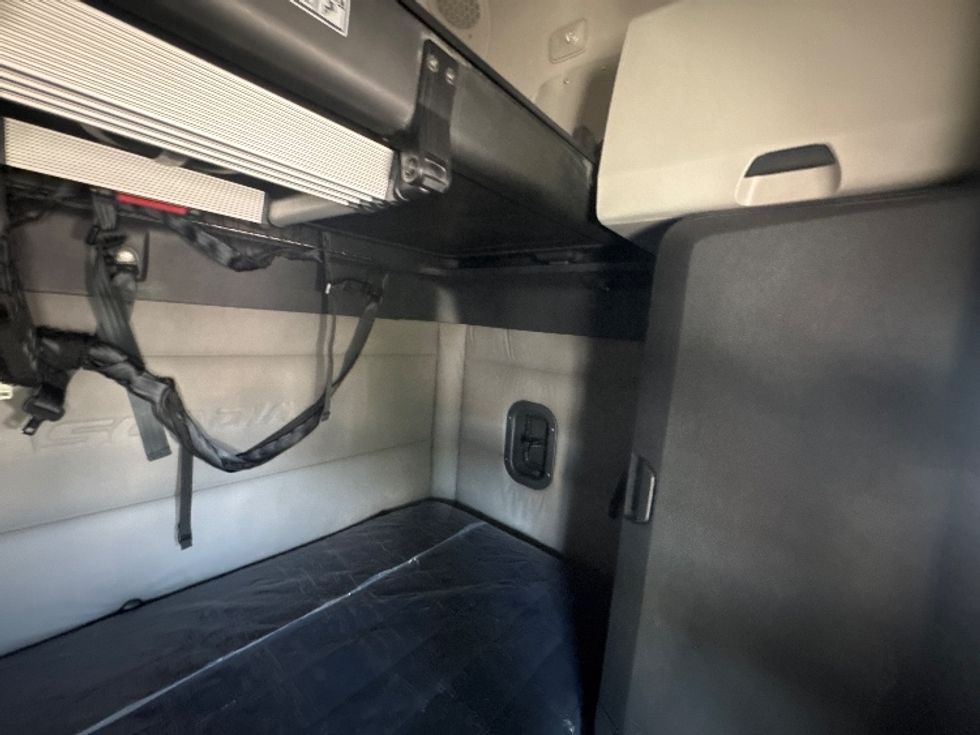 Sleeper Tractor-Heavy Duty Tractors-Freightliner-2020-T12664ST-Omaha-NE-479,470\n\t\tmiles-$ 60,000 - Image 18