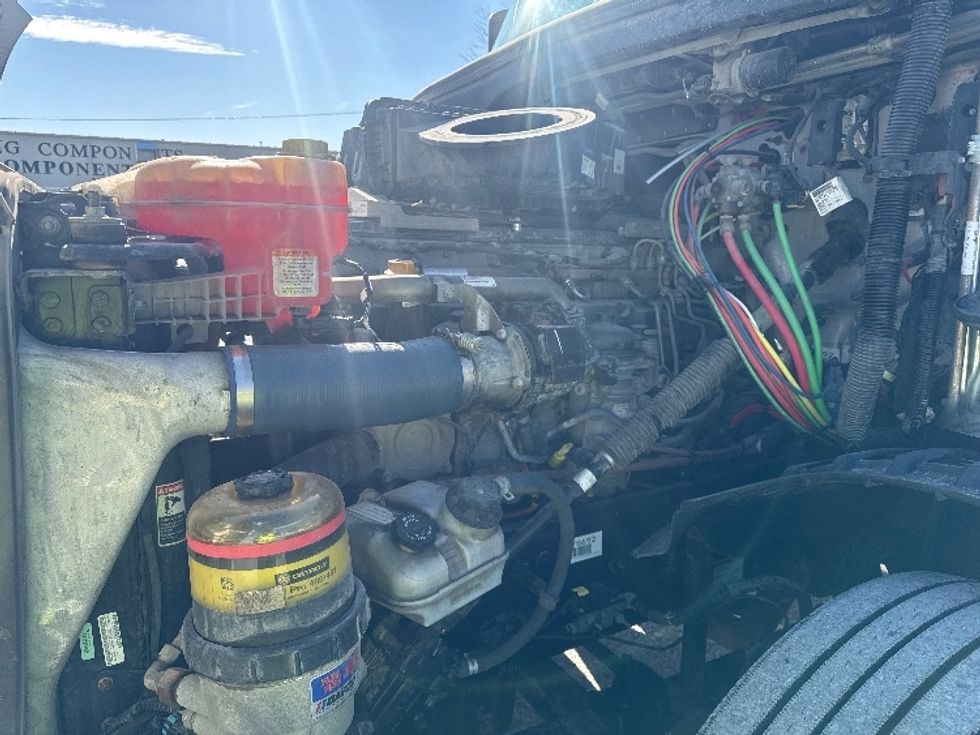 Sleeper Tractor-Heavy Duty Tractors-Freightliner-2020-T12664ST-Omaha-NE-479,470\n\t\tmiles-$ 60,000 - Image 21