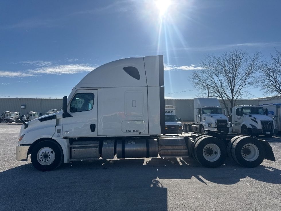 Sleeper Tractor-Heavy Duty Tractors-Freightliner-2020-T12664ST-Omaha-NE-479,470\n\t\tmiles-$ 60,000 - Image 4