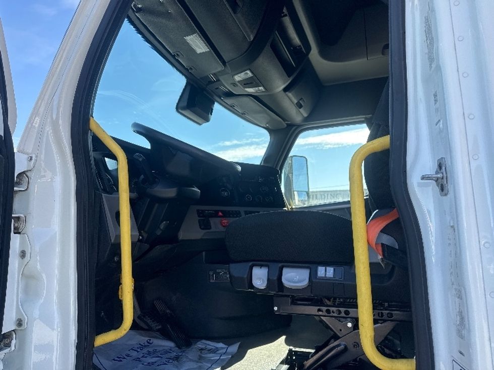 Sleeper Tractor-Heavy Duty Tractors-Freightliner-2020-T12664ST-Omaha-NE-479,470\n\t\tmiles-$ 60,000 - Image 9