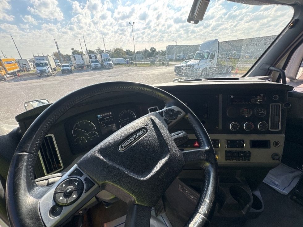 Sleeper Tractor-Heavy Duty Tractors-Freightliner-2020-T12664ST-Omaha-NE-490,911\n\t\tmiles-$ 65,500 - Image 11