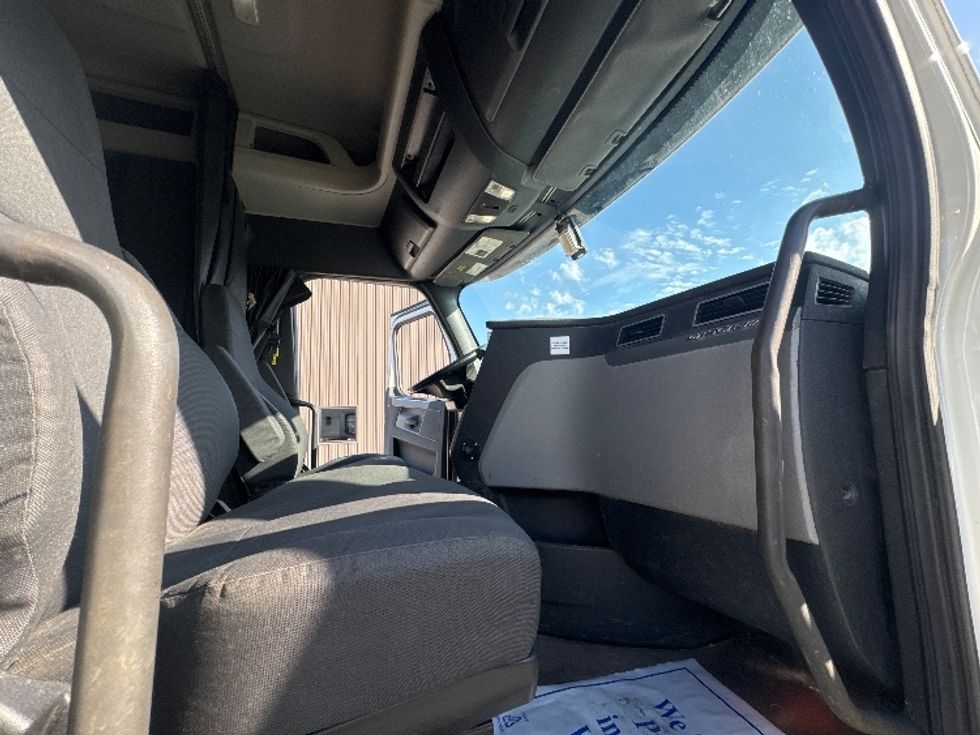 Sleeper Tractor-Heavy Duty Tractors-Freightliner-2020-T12664ST-Omaha-NE-490,911\n\t\tmiles-$ 65,500 - Image 12