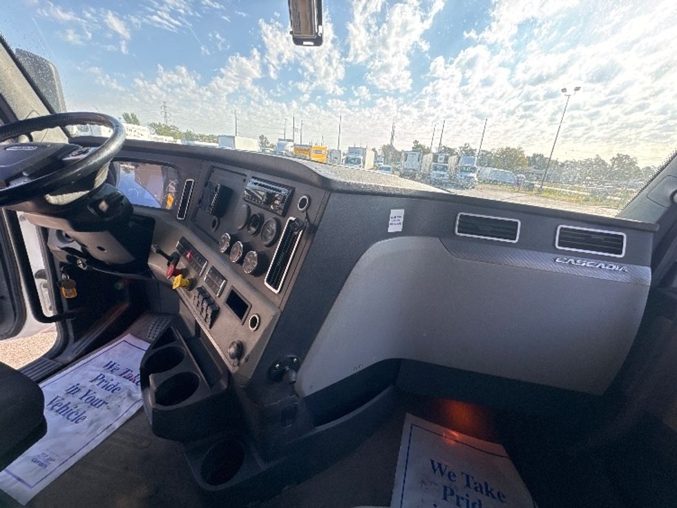 Sleeper Tractor-Heavy Duty Tractors-Freightliner-2020-T12664ST-Omaha-NE-490,911\n\t\tmiles-$ 65,500 - Image 14