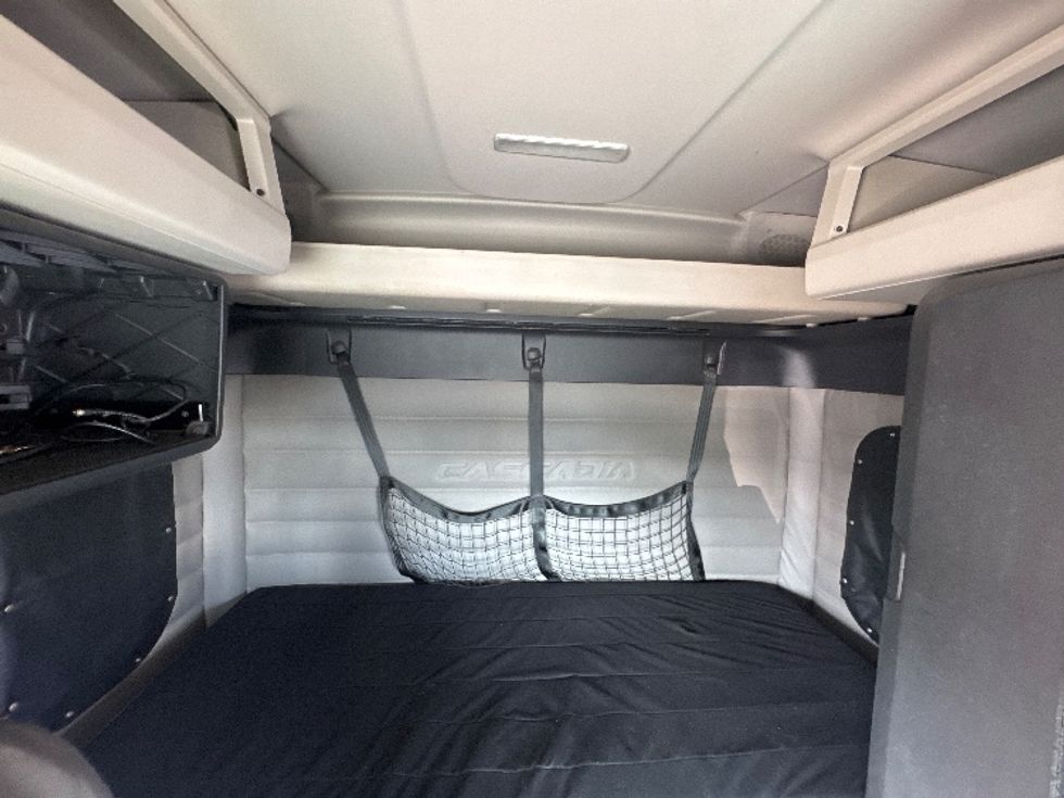 Sleeper Tractor-Heavy Duty Tractors-Freightliner-2020-T12664ST-Omaha-NE-490,911\n\t\tmiles-$ 65,500 - Image 16