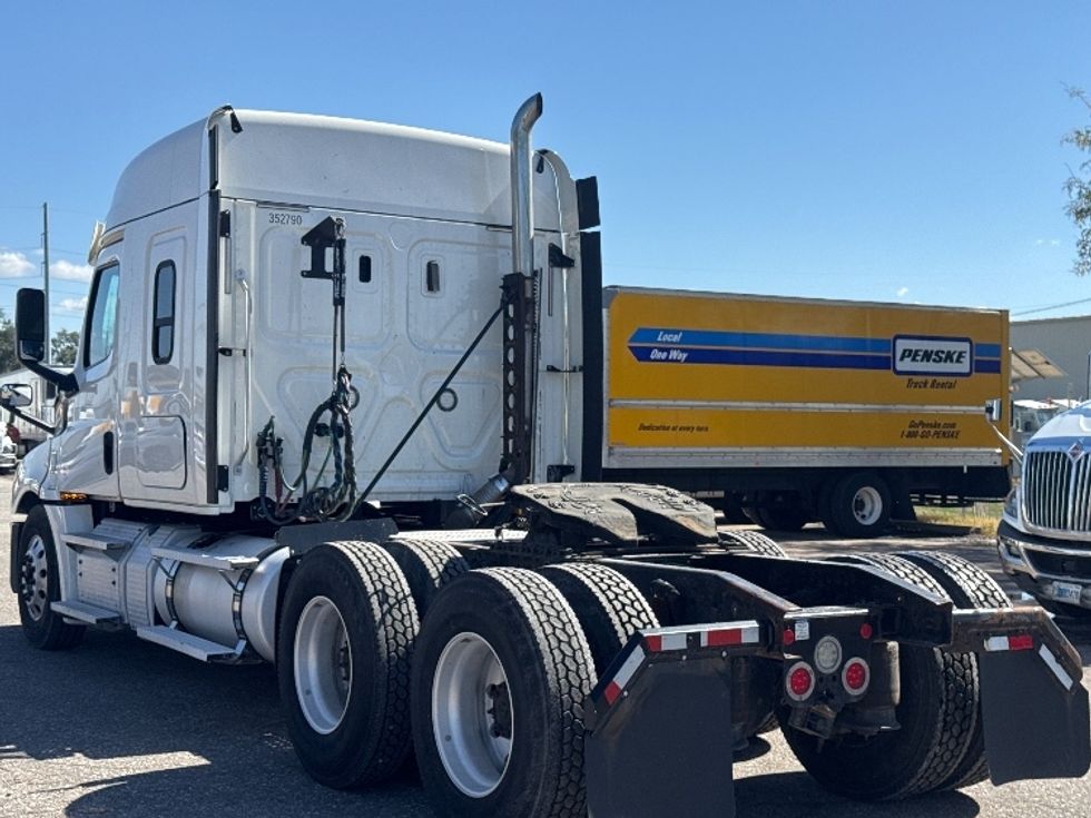 Sleeper Tractor-Heavy Duty Tractors-Freightliner-2020-T12664ST-Omaha-NE-490,911\n\t\tmiles-$ 65,500 - Image 5