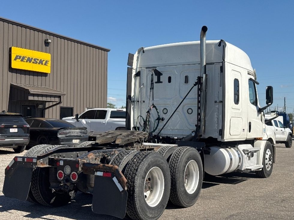 Sleeper Tractor-Heavy Duty Tractors-Freightliner-2020-T12664ST-Omaha-NE-490,911\n\t\tmiles-$ 65,500 - Image 7