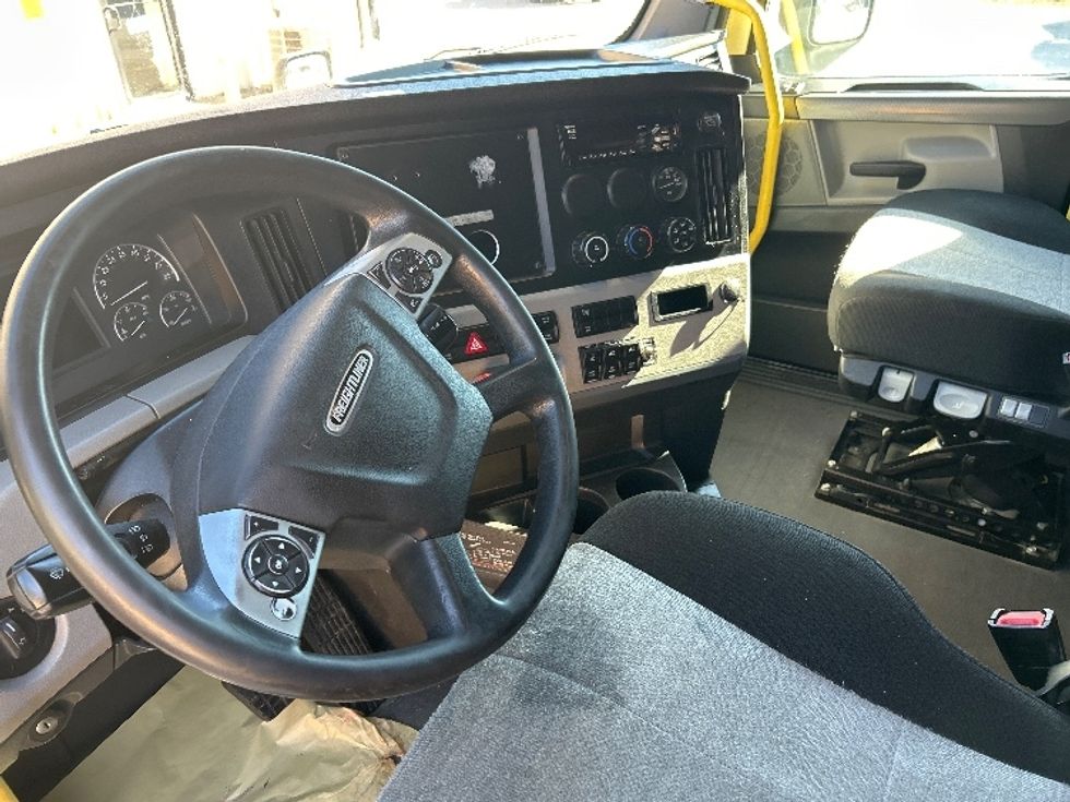 Sleeper Tractor-Heavy Duty Tractors-Freightliner-2020-T12664ST-Omaha-NE-535,795\n\t\tmiles-$ 56,250 - Image 10