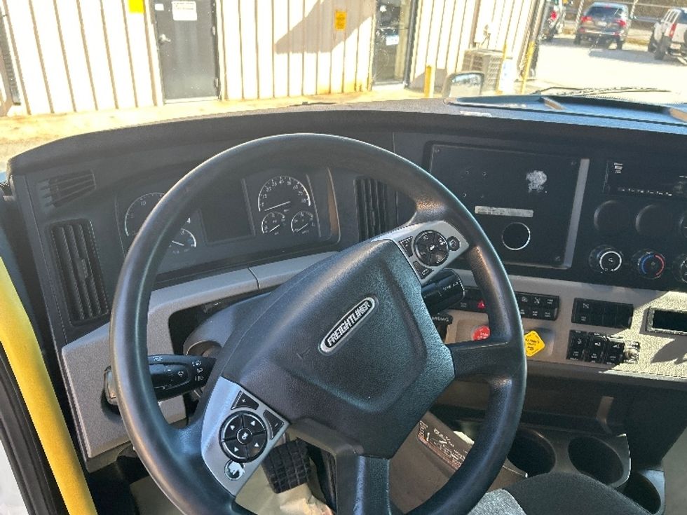 Sleeper Tractor-Heavy Duty Tractors-Freightliner-2020-T12664ST-Omaha-NE-535,795\n\t\tmiles-$ 56,250 - Image 11