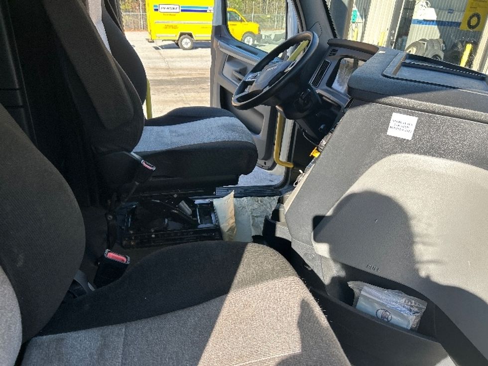 Sleeper Tractor-Heavy Duty Tractors-Freightliner-2020-T12664ST-Omaha-NE-535,795\n\t\tmiles-$ 56,250 - Image 15