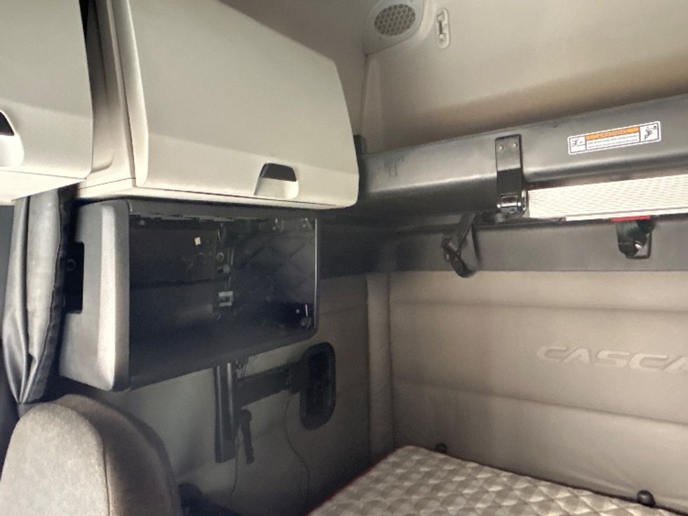 Sleeper Tractor-Heavy Duty Tractors-Freightliner-2020-T12664ST-Omaha-NE-535,795\n\t\tmiles-$ 56,250 - Image 16