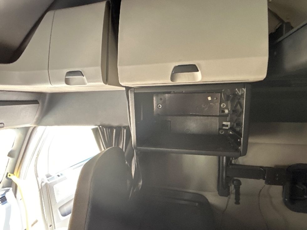 Sleeper Tractor-Heavy Duty Tractors-Freightliner-2020-T12664ST-Omaha-NE-535,795\n\t\tmiles-$ 56,250 - Image 19