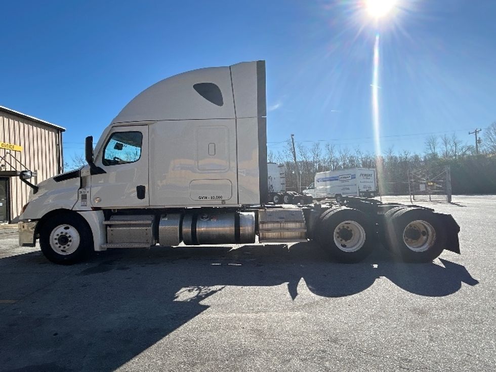 Sleeper Tractor-Heavy Duty Tractors-Freightliner-2020-T12664ST-Omaha-NE-535,795\n\t\tmiles-$ 56,250 - Image 4