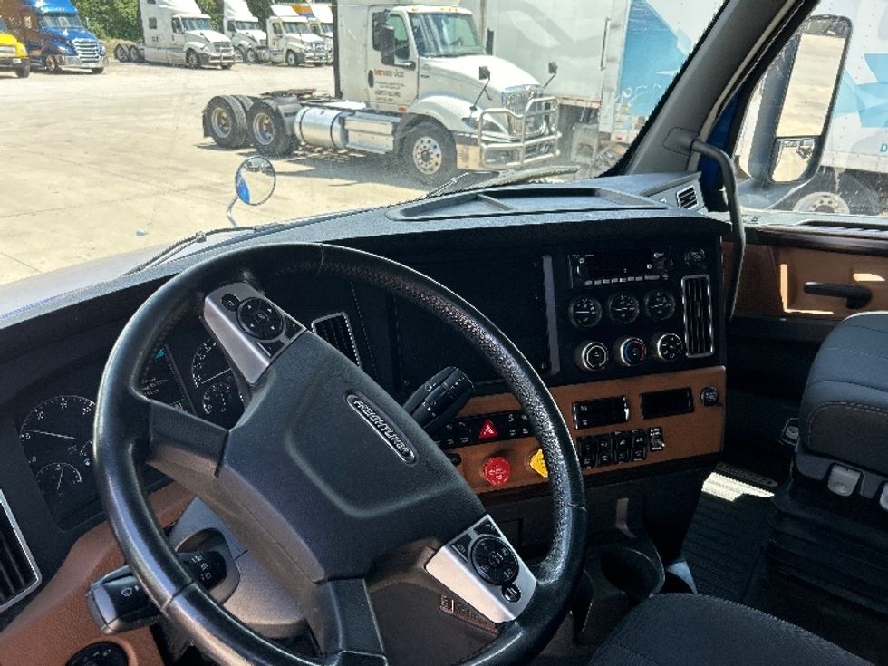 Sleeper Tractor-Heavy Duty Tractors-Freightliner-2020-T12664ST-Omaha-NE-563,606\n\t\tmiles-$ 57,250 - Image 11
