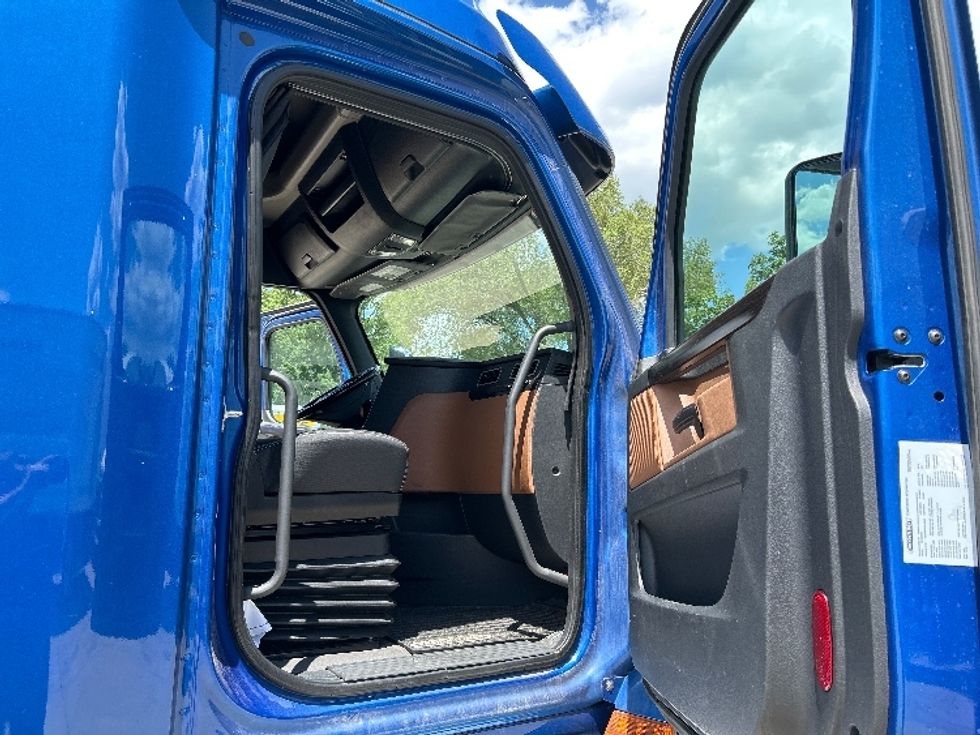 Sleeper Tractor-Heavy Duty Tractors-Freightliner-2020-T12664ST-Omaha-NE-563,606\n\t\tmiles-$ 57,250 - Image 13