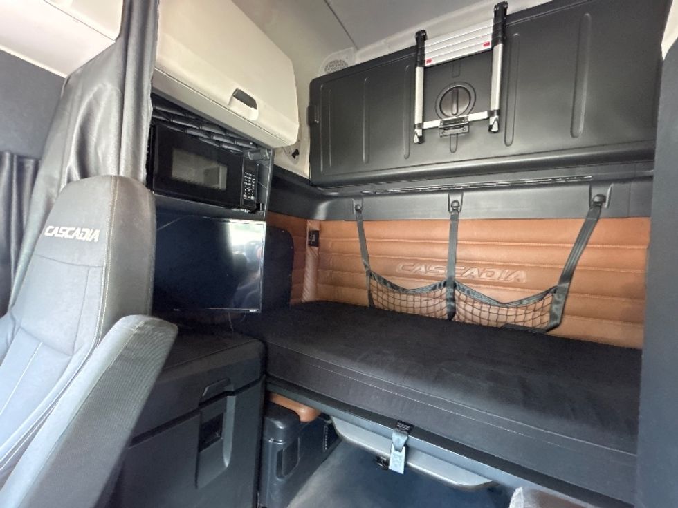 Sleeper Tractor-Heavy Duty Tractors-Freightliner-2020-T12664ST-Omaha-NE-563,606\n\t\tmiles-$ 57,250 - Image 19