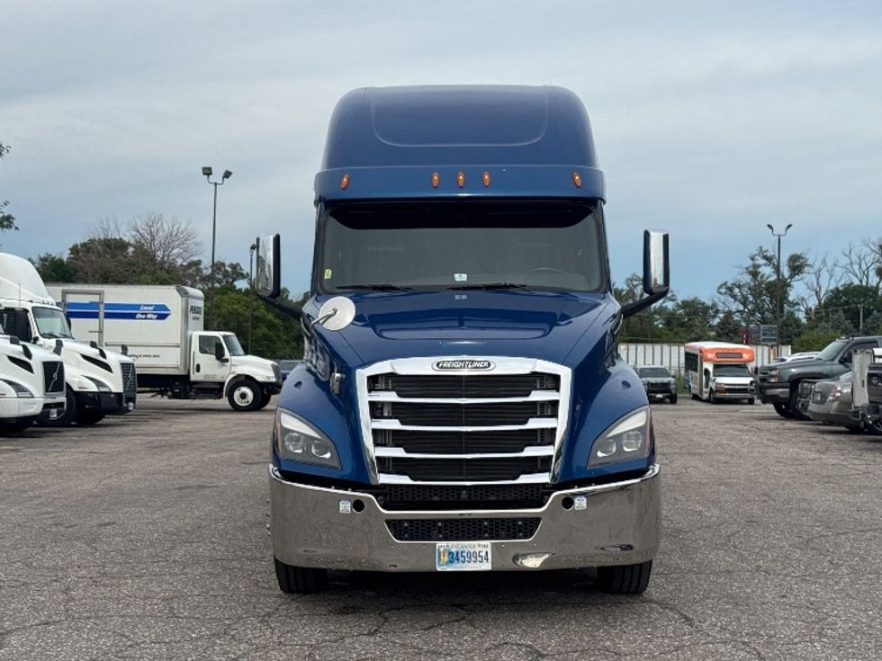 Sleeper Tractor-Heavy Duty Tractors-Freightliner-2020-T12664ST-Omaha-NE-563,606\n\t\tmiles-$ 57,250 - Image 2