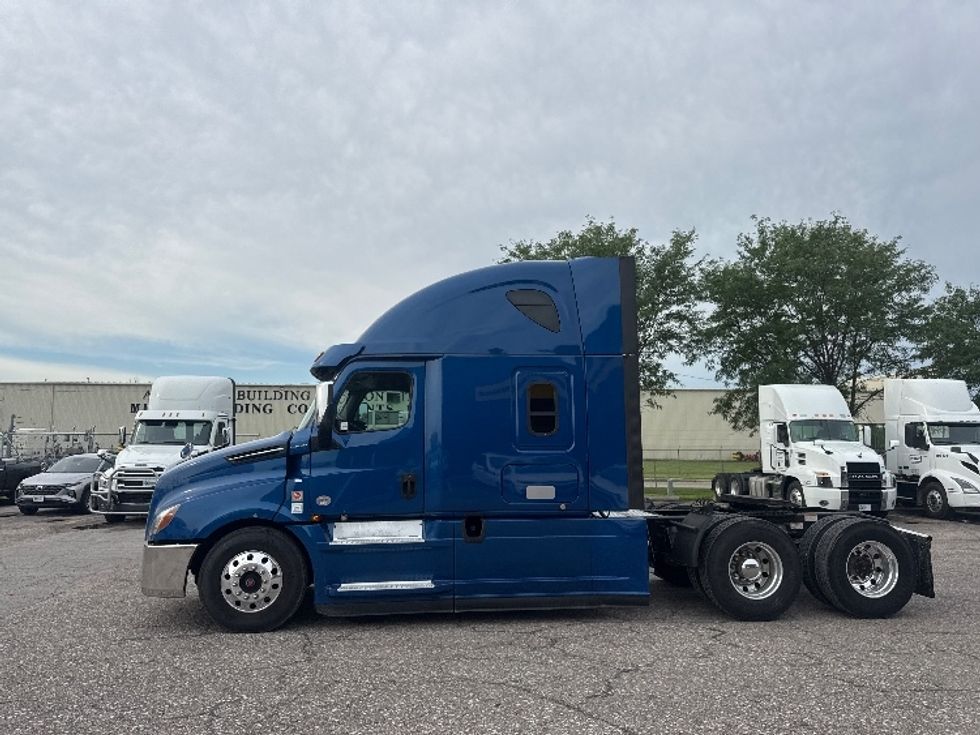 Sleeper Tractor-Heavy Duty Tractors-Freightliner-2020-T12664ST-Omaha-NE-563,606\n\t\tmiles-$ 57,250 - Image 4