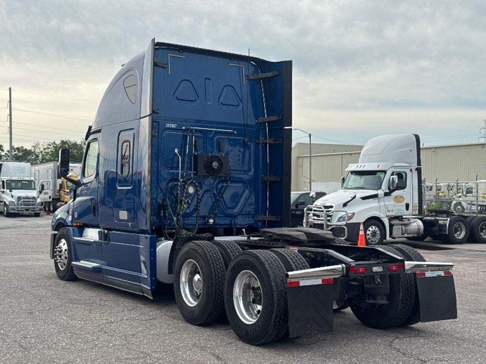 Sleeper Tractor-Heavy Duty Tractors-Freightliner-2020-T12664ST-Omaha-NE-563,606\n\t\tmiles-$ 57,250 - Image 5