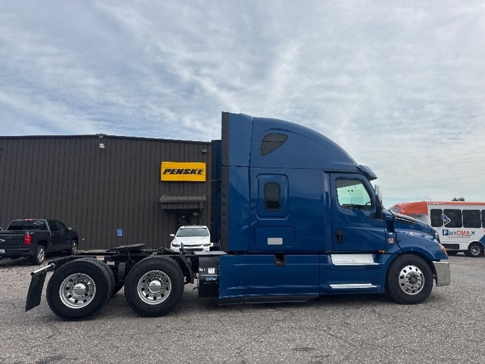 Sleeper Tractor-Heavy Duty Tractors-Freightliner-2020-T12664ST-Omaha-NE-563,606\n\t\tmiles-$ 57,250 - Image 8