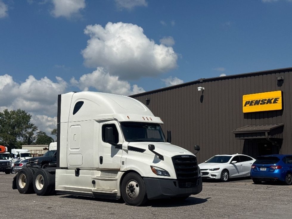 Sleeper Tractor-Heavy Duty Tractors-Freightliner-2020-T12664ST-Omaha-NE-599,930\n\t\tmiles-$ 56,750 - Image 1