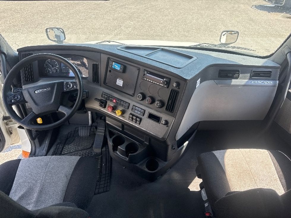 Sleeper Tractor-Heavy Duty Tractors-Freightliner-2020-T12664ST-Omaha-NE-599,930\n\t\tmiles-$ 56,750 - Image 12