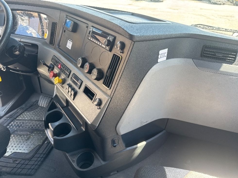 Sleeper Tractor-Heavy Duty Tractors-Freightliner-2020-T12664ST-Omaha-NE-599,930\n\t\tmiles-$ 56,750 - Image 15