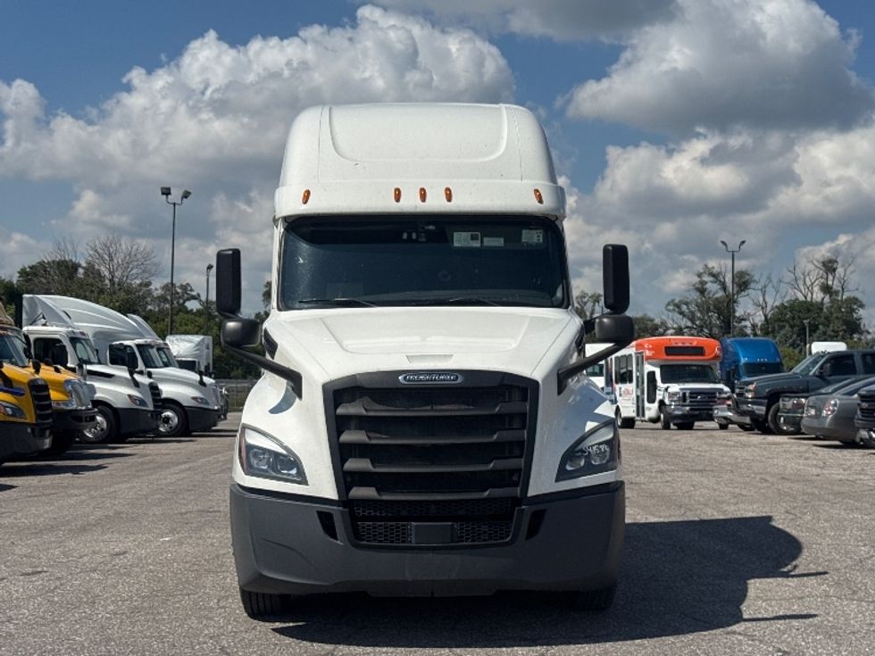 Sleeper Tractor-Heavy Duty Tractors-Freightliner-2020-T12664ST-Omaha-NE-599,930\n\t\tmiles-$ 56,750 - Image 2