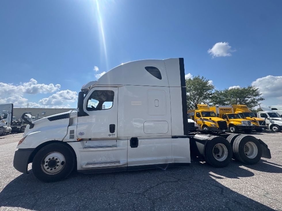 Sleeper Tractor-Heavy Duty Tractors-Freightliner-2020-T12664ST-Omaha-NE-599,930\n\t\tmiles-$ 56,750 - Image 4