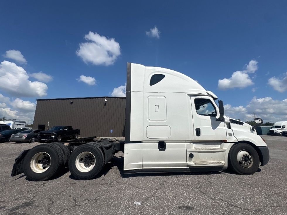 Sleeper Tractor-Heavy Duty Tractors-Freightliner-2020-T12664ST-Omaha-NE-599,930\n\t\tmiles-$ 56,750 - Image 8