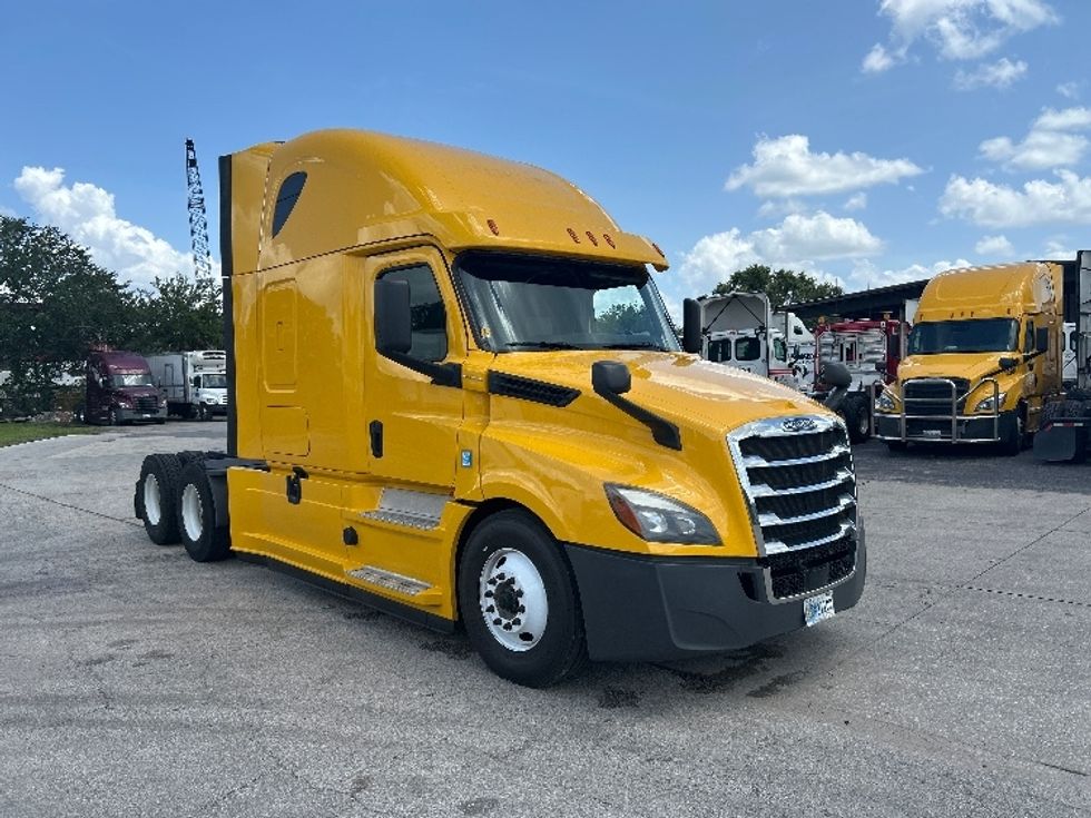 Sleeper Tractor-Heavy Duty Tractors-Freightliner-2020-T12664ST-Orlando-FL-505,156\n\t\tmiles-$ 57,500 - Image 1