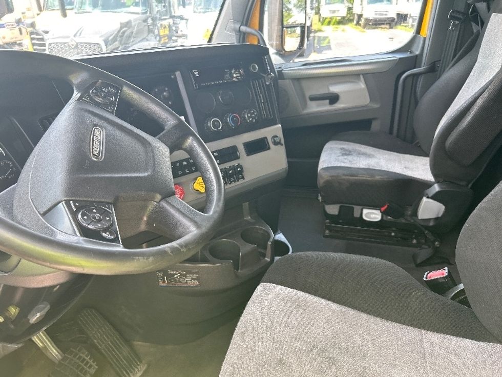 Sleeper Tractor-Heavy Duty Tractors-Freightliner-2020-T12664ST-Orlando-FL-505,156\n\t\tmiles-$ 57,500 - Image 10