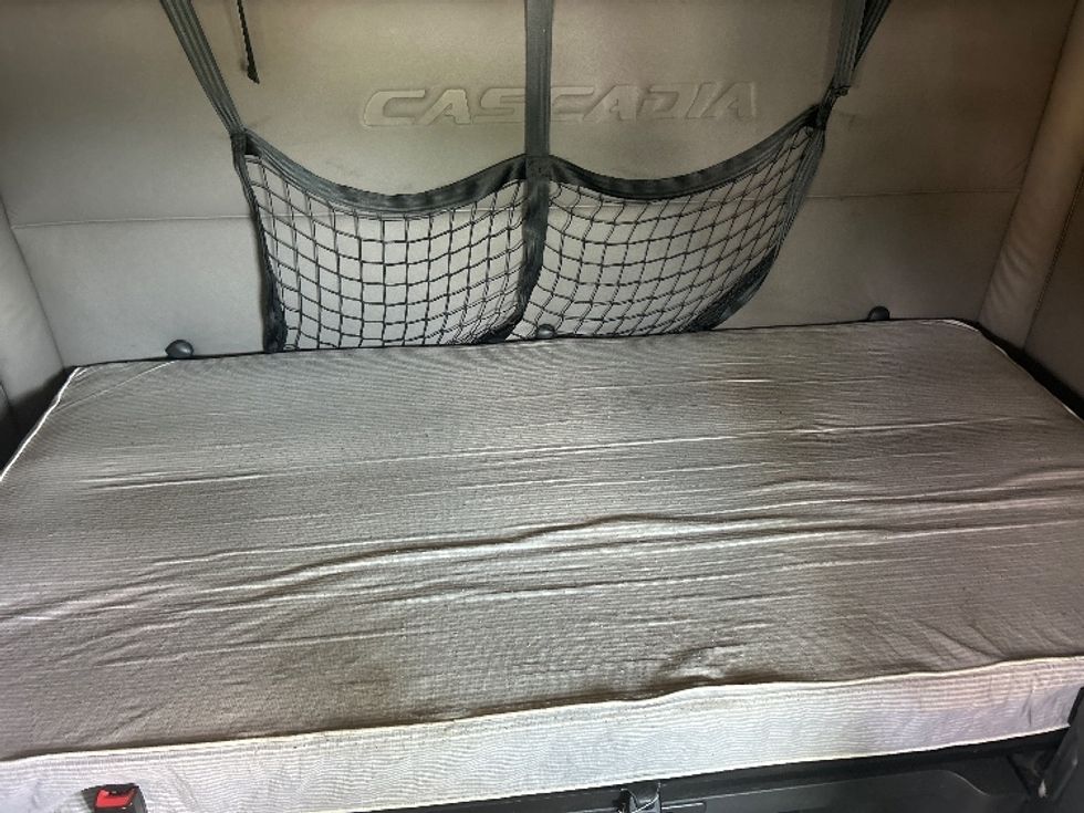 Sleeper Tractor-Heavy Duty Tractors-Freightliner-2020-T12664ST-Orlando-FL-505,156\n\t\tmiles-$ 57,500 - Image 17