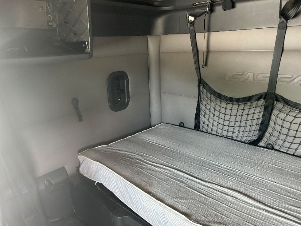 Sleeper Tractor-Heavy Duty Tractors-Freightliner-2020-T12664ST-Orlando-FL-505,156\n\t\tmiles-$ 57,500 - Image 19