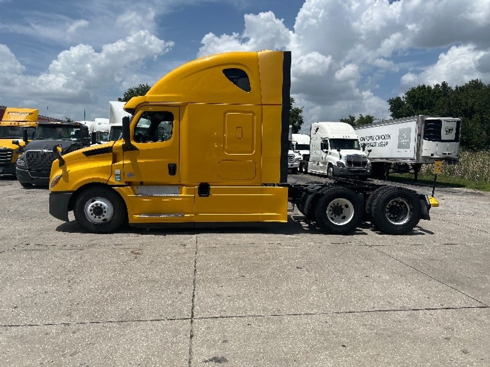 Sleeper Tractor-Heavy Duty Tractors-Freightliner-2020-T12664ST-Orlando-FL-505,156\n\t\tmiles-$ 57,500 - Image 4