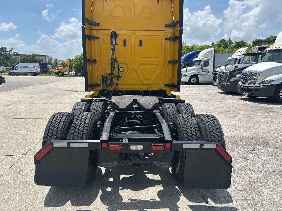 Sleeper Tractor-Heavy Duty Tractors-Freightliner-2020-T12664ST-Orlando-FL-505,156\n\t\tmiles-$ 57,500 - Image 6