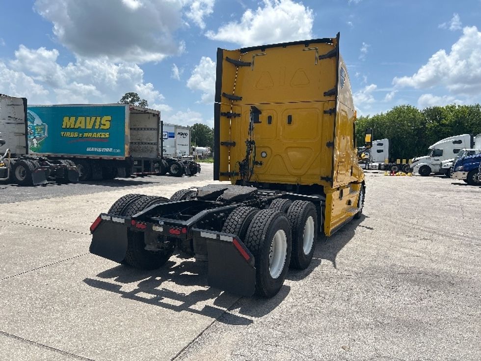 Sleeper Tractor-Heavy Duty Tractors-Freightliner-2020-T12664ST-Orlando-FL-505,156\n\t\tmiles-$ 57,500 - Image 7