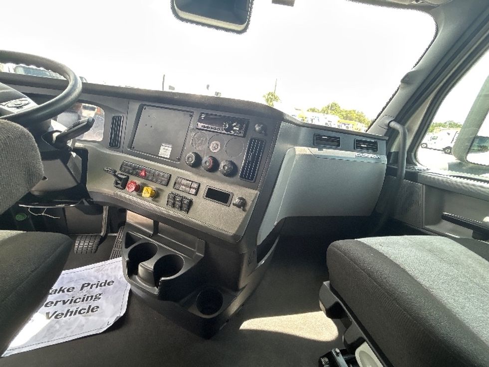 Sleeper Tractor-Heavy Duty Tractors-Freightliner-2020-T12664ST-Orlando-FL-550,325\n\t\tmiles-$ 58,000 - Image 12