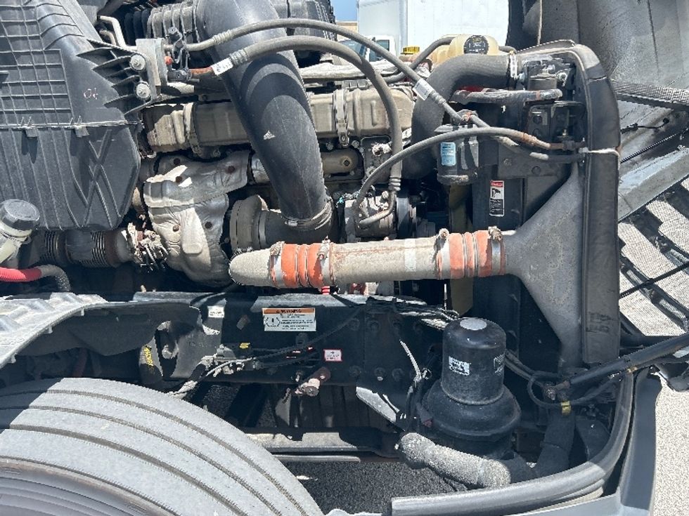 Sleeper Tractor-Heavy Duty Tractors-Freightliner-2020-T12664ST-Orlando-FL-550,325\n\t\tmiles-$ 58,000 - Image 20