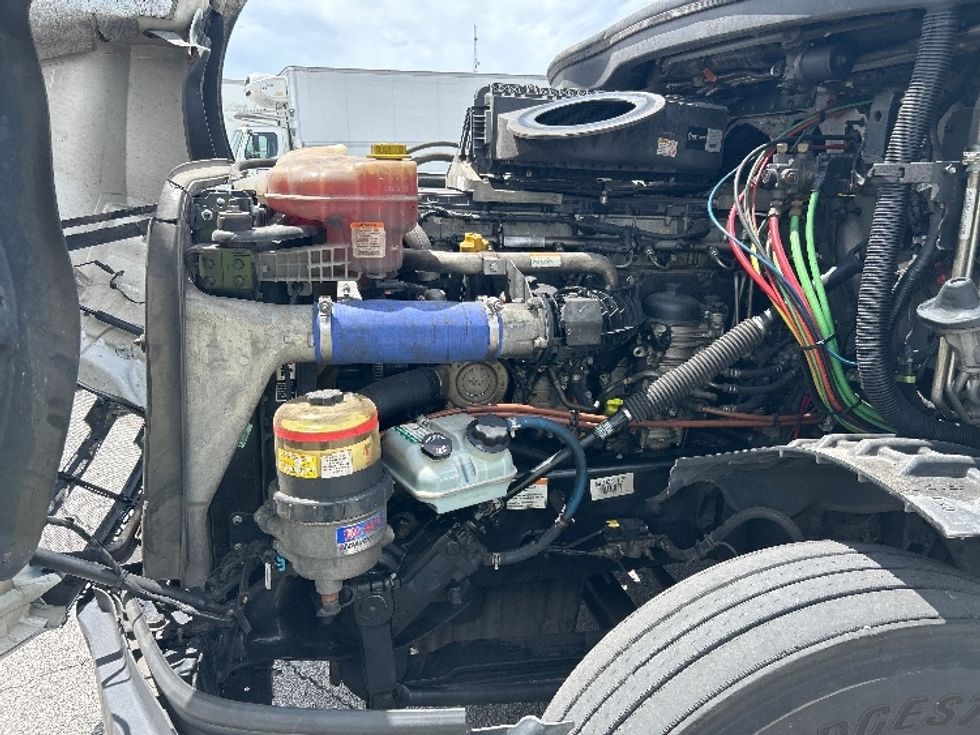 Sleeper Tractor-Heavy Duty Tractors-Freightliner-2020-T12664ST-Orlando-FL-550,325\n\t\tmiles-$ 58,000 - Image 21